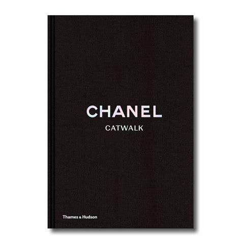 Chanel Catwalk: The Complete Collections .